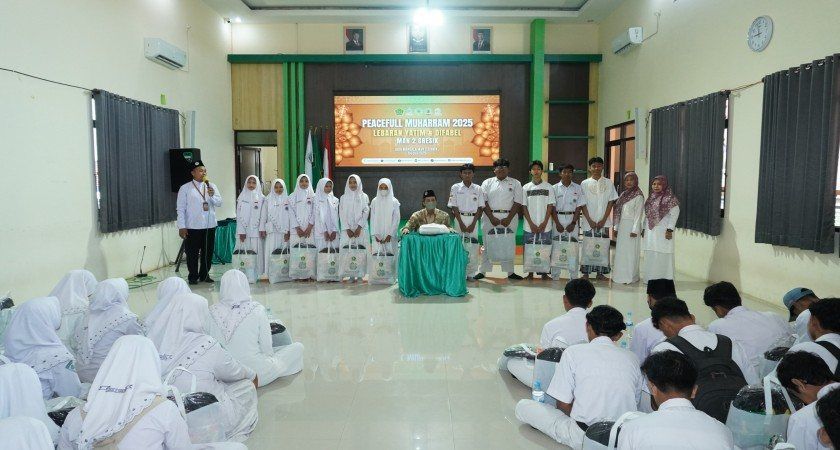 MAN 2 Gresik Gelar Santunan 106 Anak Yatim dan Difabel, Wujud Nyata Komitmen Madrasah dalam Program "Peaceful Muharram" Kemenag RI